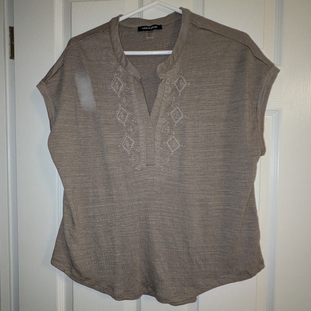 Cable & Gauge Taupe Brown Embroidered Split Neck Knit Top XL Short Sleeve Boho
